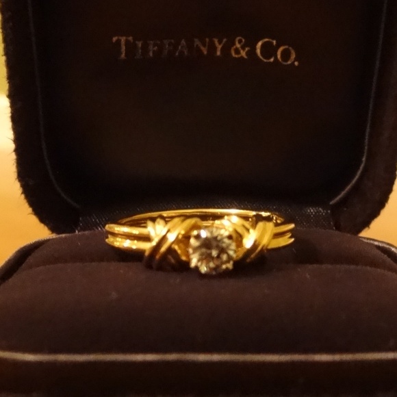 Tiffany and Co Yellow Gold XO diamond ring - Picture 1 of 12